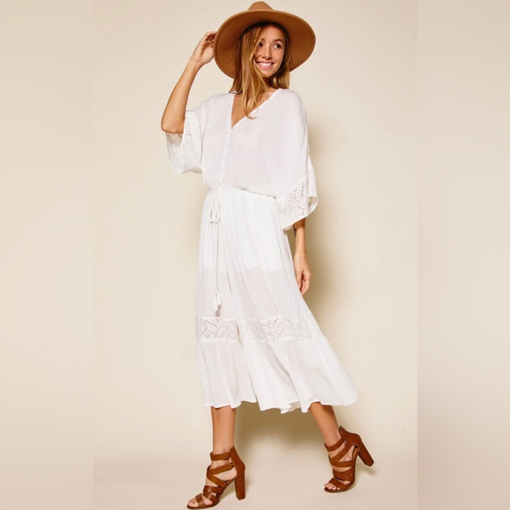 SHORT SLEEVE V-NECK BUTTON CLOSURE LACE DETAILED JUMPSUIT
